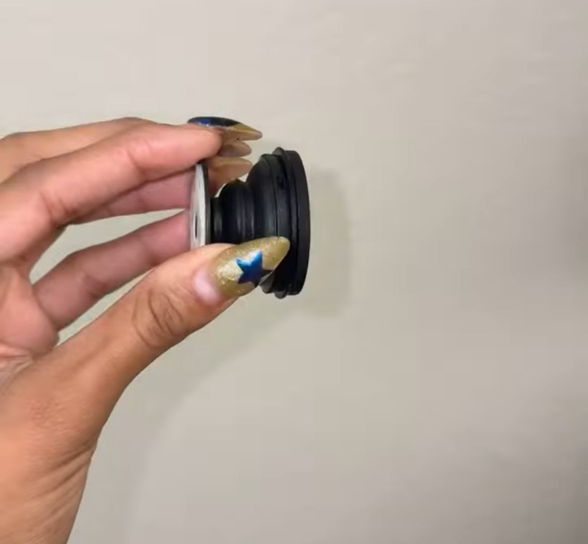 Custom pop socket